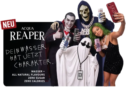 Regal-Wobbler: Reaper, Dracula, Geist und Frau beim Selfie, Text „Dein Wasser hat jetzt Charakter“