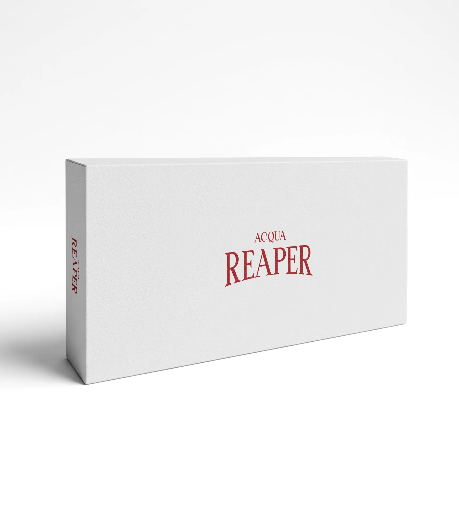Geschlossene weiße Geschenkbox mit ACQUA-REAPER-Schriftzug